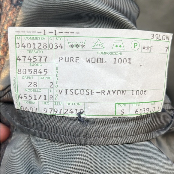 RetroGiorgio Armani 100% pure wool blazer in size 39L. Made in Italy. - Picture 4 of 4